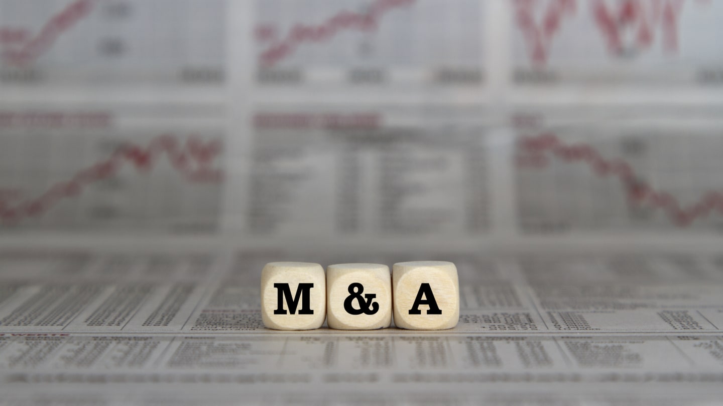 How to Become an M&A Analyst